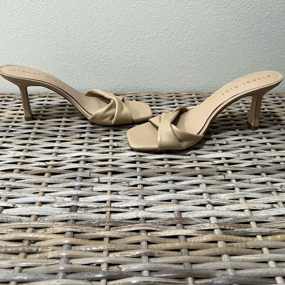 Gianni Bini Emberie Women's Tan Heeled Sandals, size 9.5, kitten heels, mules - Picture 4 of 6